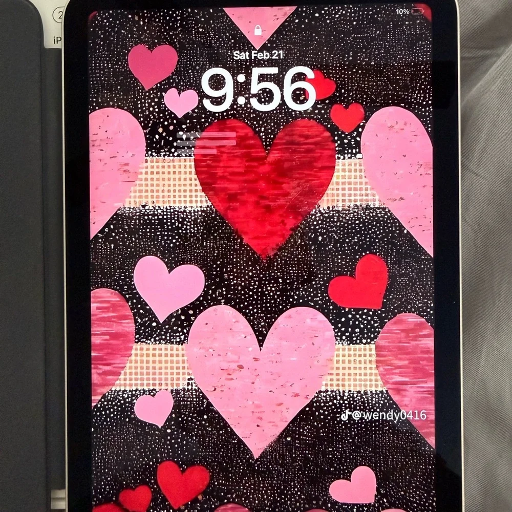 Apple iPad Mini - Pink and Orange Display